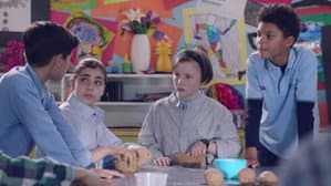 L'affaire de la tasse égarée / L'affaire de la petite sœur triste